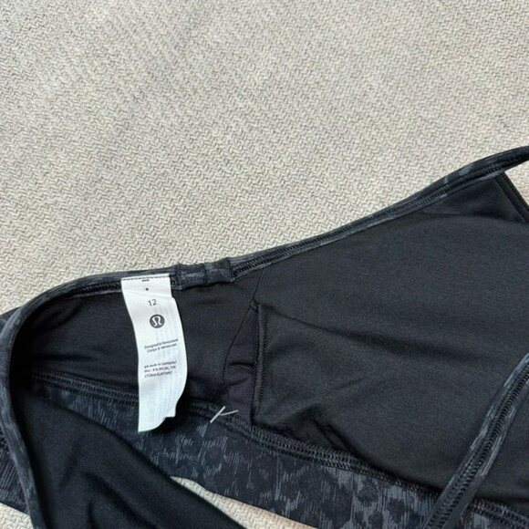 Lululemon Flow Y Sports Bra Size 12 NWT Black - Picture 8 of 10